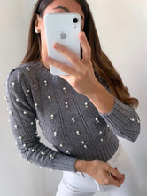 Carica l&#39;immagine nel visualizzatore di Gallery, Maglioncino con perle e strass
