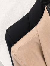 Carica l'immagine nel visualizzatore di Gallery, Blazer crop

