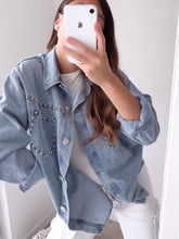 Carica l'immagine nel visualizzatore di Gallery, Camicia con borchiette
